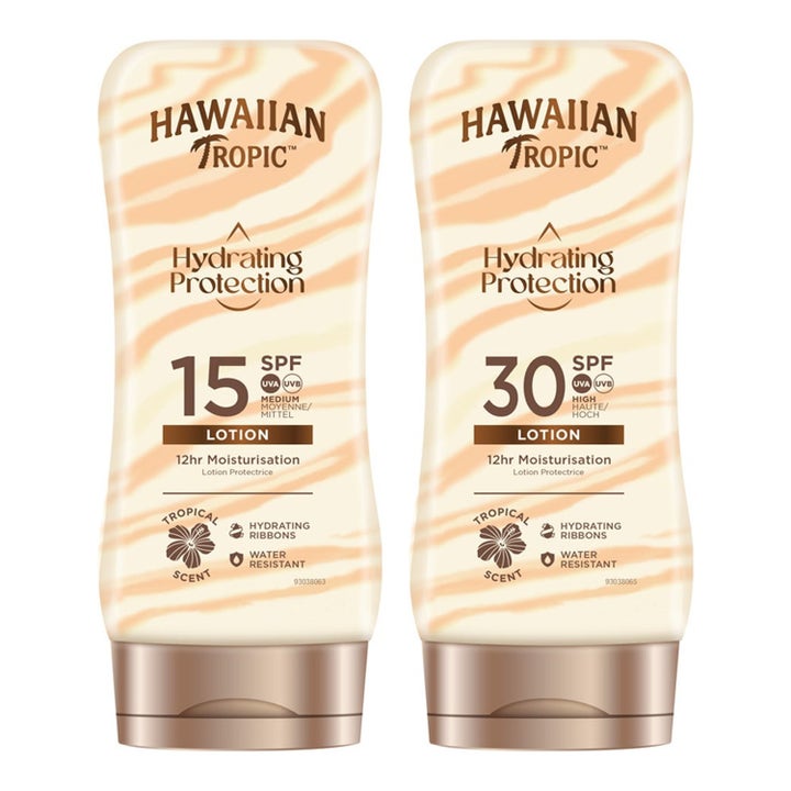 Hawaiian Tropic Hydrating Protection fuktighetsgivende solkrem SPF 15 og 30 med synlige pleiende bånd og brun kork