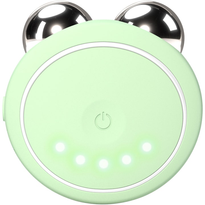 FOREO BEAR 2 go Pistachio 1 stk oppstrammende mikrostrømenhet i lys grønn med sølvfargede kuler og LED-lys