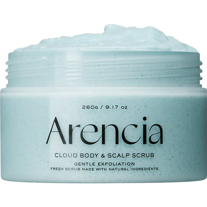Arencia Cloud Body & Scalp Scrub 260g eksfolierende skrubb gir myk hud med sin lyseblå og luftige tekstur.