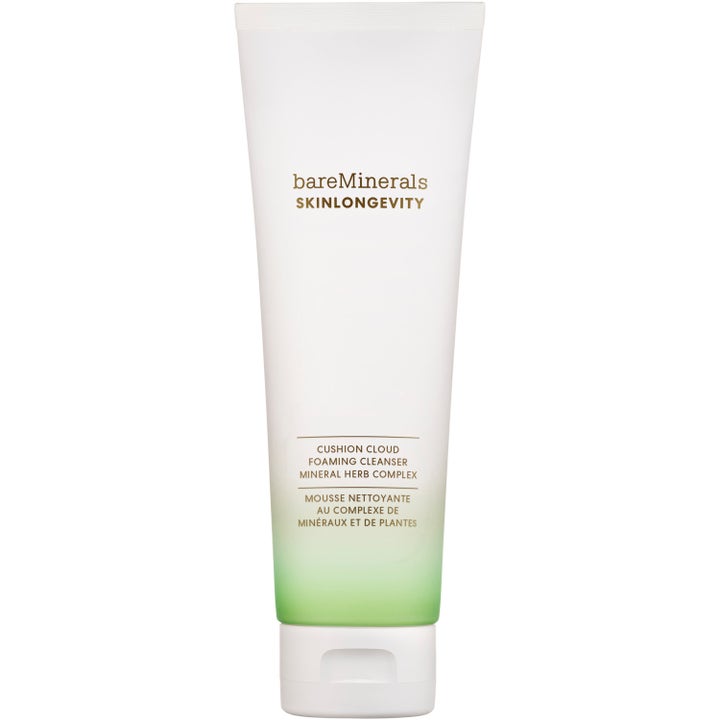 bareMinerals Skinlongevity Cushion Cloud Foaming Cleanser 120ml ansiktsrens i hvit tube med grønn bunn og hvit kork