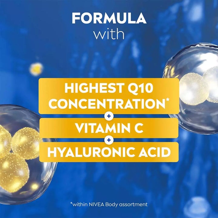 NIVEA Q10 Firming Body Serum 200 ml med vitamin C og hyaluronsyre i gylne bobler på blå bakgrunn