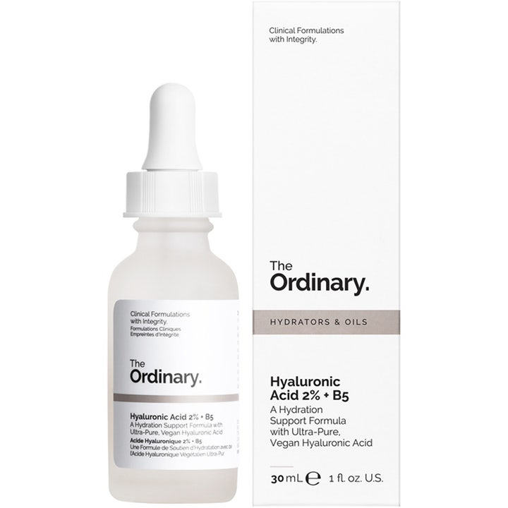 The Ordinary Hyaluronic Acid 2% + B5 30 ml fuktighetsgivende serum i frostet glassflaske og hvit eske. Vegansk.