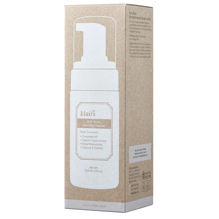 Klairs Rich Moist Foaming Cleanser 100 ml fuktighetsgivende renseskum i naturlig brun pappeske med hvit grafikk.