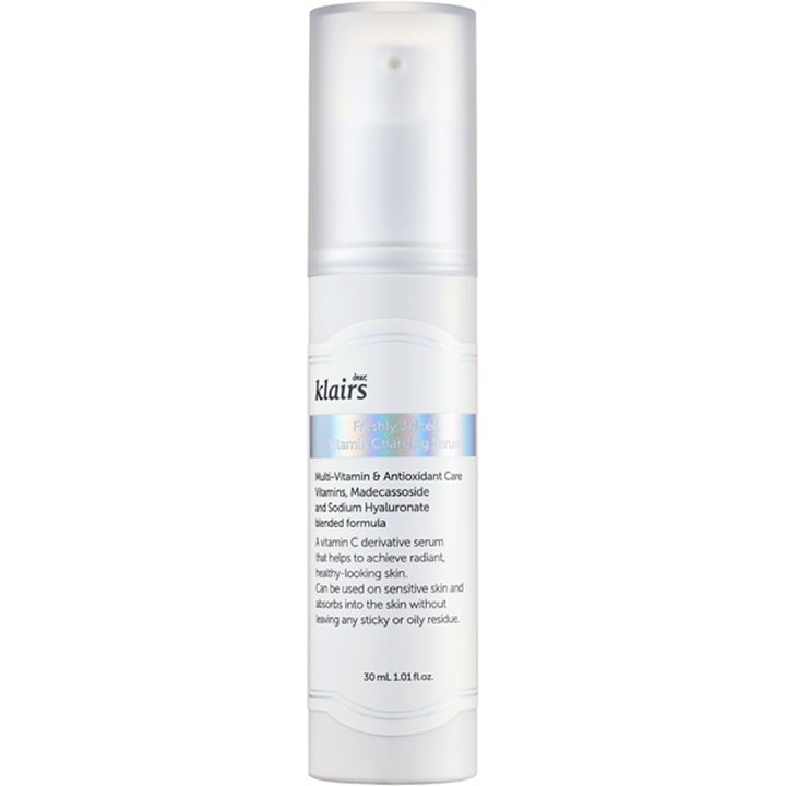 Klairs Freshly Juiced Vitamin Charging Serum 30 ml glødgivende vitamin C-serum i hvit pumpeflaske med holografisk detalj.