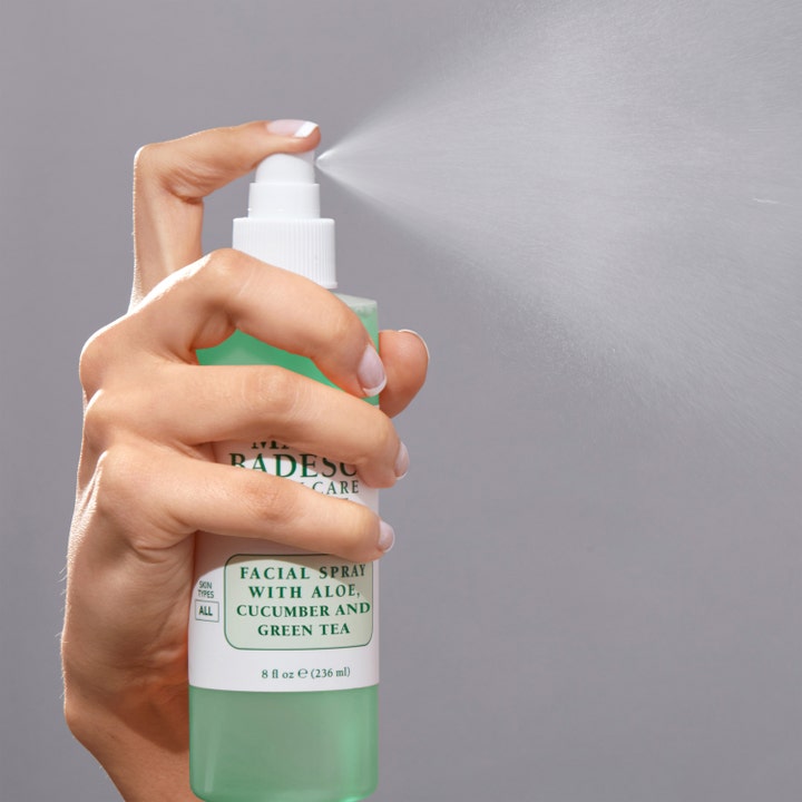 Mario Badescu Facial Spray Aloe, Cucumber & Green Tea 118 ml face mist sprayes i en fin, oppfriskende tåke.