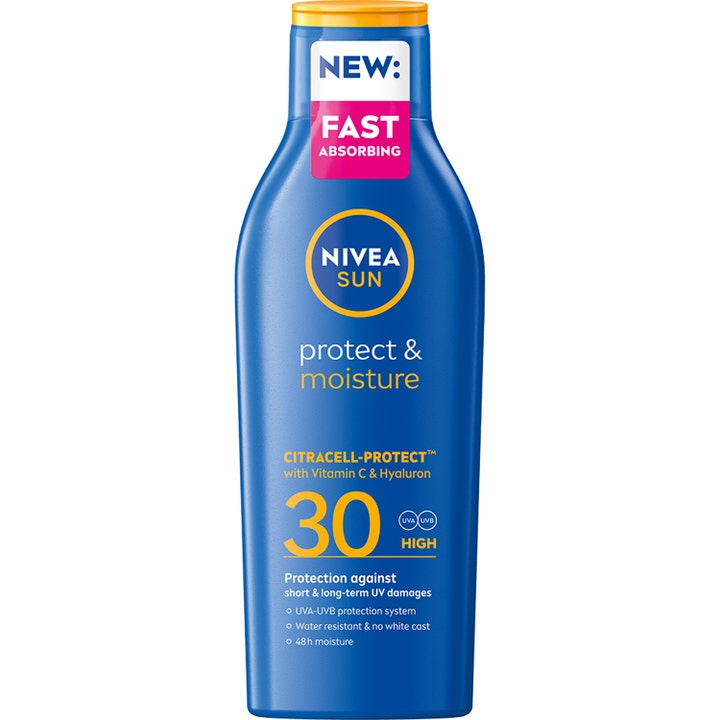 Nivea Sun Protect & Moisture SPF 30 solkrem som gir fuktighet i en blå plastflaske med gult lokk og Vitamin C