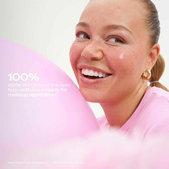 Lumene Bounce Eye Cream 10 ml øyekrem gir myk hud. Smilende kvinne med tekst om at huden er klar for sminke.