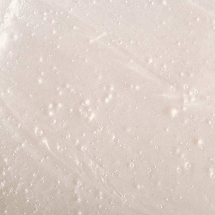 MÁDARA Bitter Honey Moisture Wash 500 ml fuktighetsgivende dusjsåpe i lyst skimrende gelétekstur med små bobler