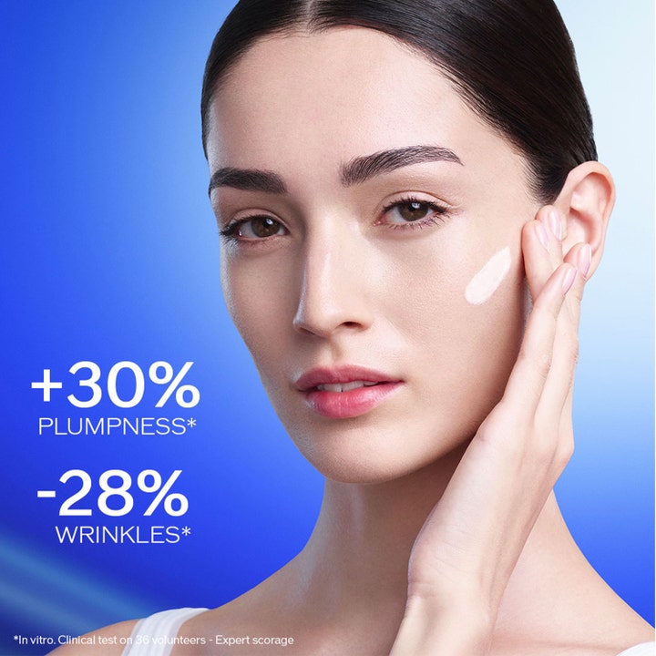 Shiseido BioPerformance Skin HiForce Cream 50 ml dagkrem på modell med tekst +30% plumpness og -28% wrinkles