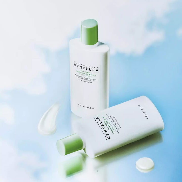 SKIN1004 Madagascar Centella Tea-Trica Sun Milk 50 ml beroligende solkrem for ansiktet med SPF 50 og lett tekstur