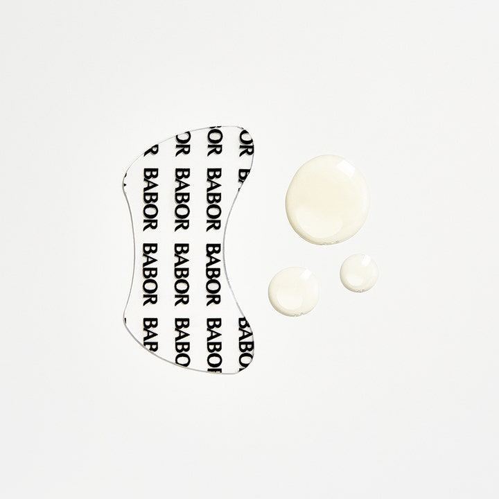 Babor Instant Fresh & Smooth Eye Serum + Patches 30 ml øyepleie med logomønstret patch og glatte serumdråper