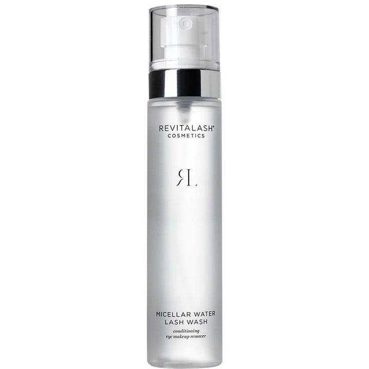 RevitaLash Micellar Water Lash Wash 100 ml pleiende sminkefjerner i en gjennomsiktig pumpeflaske med sølvdetaljer