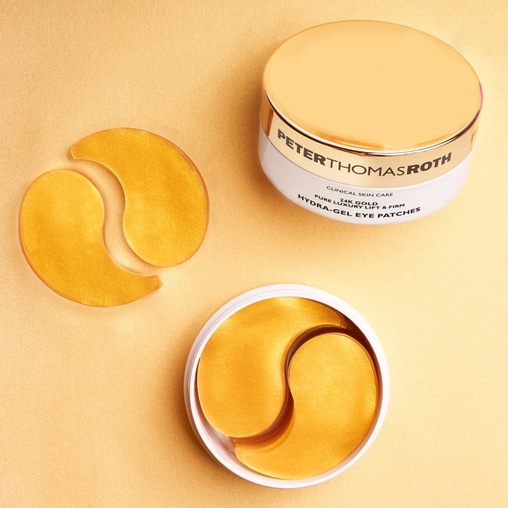 Peter Thomas Roth 24k Gold Eye Patches 60 stk er en oppstrammende øyemaske med gullskimrende gel-pads i krukke.