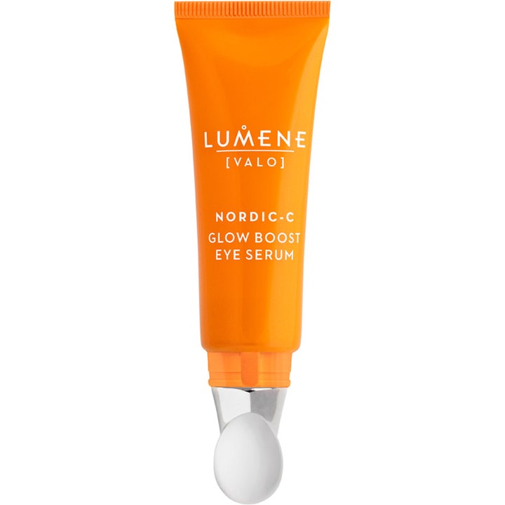Lumene Nordic-C Glow Boost Eye Serum 10 ml øyeserum gir glød i en oransje tube med hvit applikatortupp.