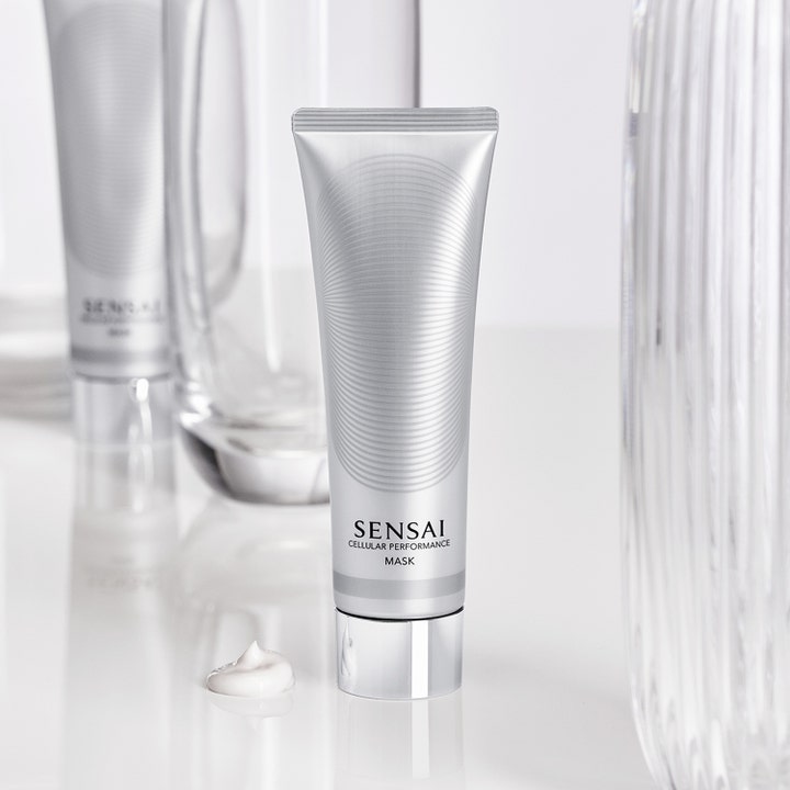 Sensai Cellular Performance Mask 100 ml fuktighetsgivende ansiktsmaske i sølvtube med hvit kremtekstur