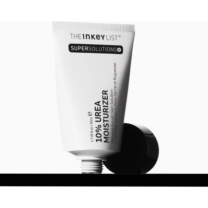 The INKEY List Urea 10% Moisturizer 50 ml fuktighetskrem for tørr og ru hud i hvit tube og eske med sort tekst.