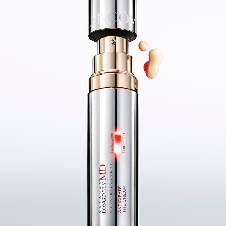 Lancôme Absolue Longevity MD Anticipate The Cream 50 ml i sølvfarget pumpeflaske med dråper av krem