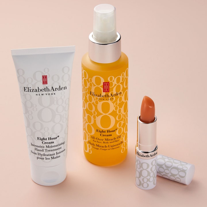 Elizabeth Arden Eight Hour Cream Hand Treatment 75 ml fuktgivende håndkrem i hvit tube med mønster ved siden av gul olje