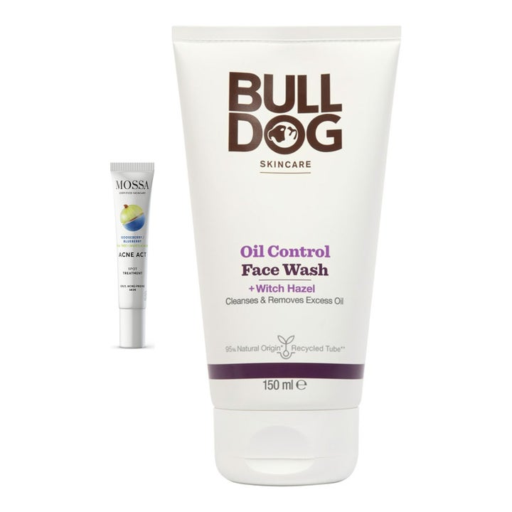 Bulldog Oil Control Face Wash 150 ml ansiktsrens for fet hud i hvit tube med lilla detaljer og trollhassel