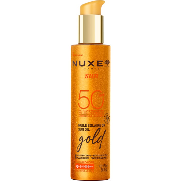 Nuxe Sun Oil Gold 150 ml sololje gir høy beskyttelse i en skimrende oransje pumpeflaske med gulldetaljer
