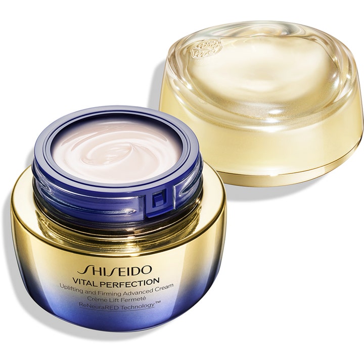 Shiseido Vital Perfection Advanced Day Cream 50 ml oppstrammende dagkrem i gullkrukke med fyldig lys rosa tekstur.