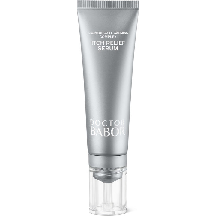 Doctor Babor Itch Relief Serum beroligende serum mot kløe i en sølvfarget tube med gjennomsiktig pumpe