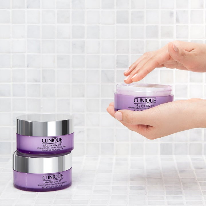 Clinique Take The Day Off Cleansing Balm 125 ml i lilla krukke som fjerner sminke og renser huden.