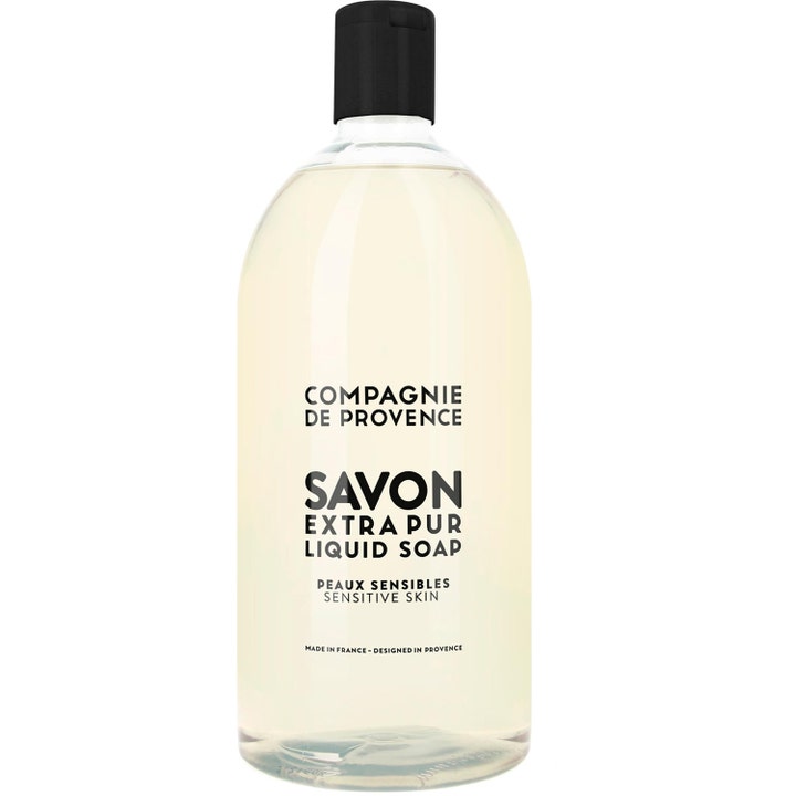 Compagnie de Provence Savon Extra Pur Liquid Soap 1000 ml gir skånsom vask for sensitiv hud i klar flaske med sort kork.