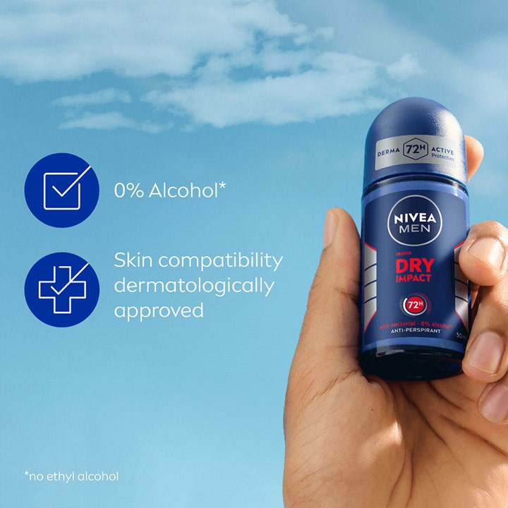 NIVEA MEN Dry Impact Roll-On 50 ml herredeodorant uten alkohol gir 72 timers beskyttelse og holdes mot en blå himmel.