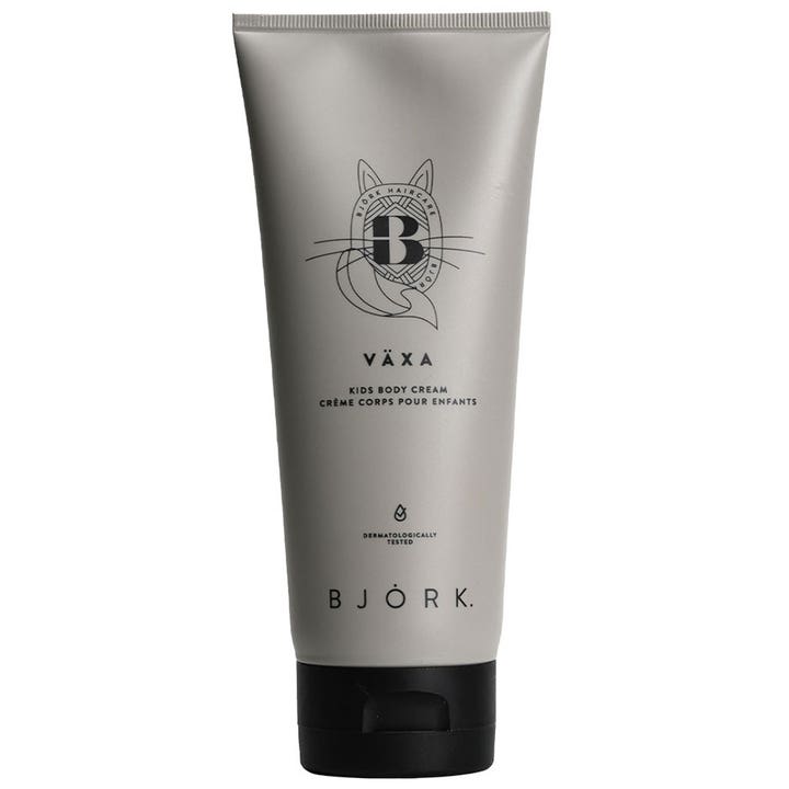 Björk Växa Kids Body Cream fuktighetsgivende kroppskrem for barn i en grå tube med illustrasjon av en katt og sort kork