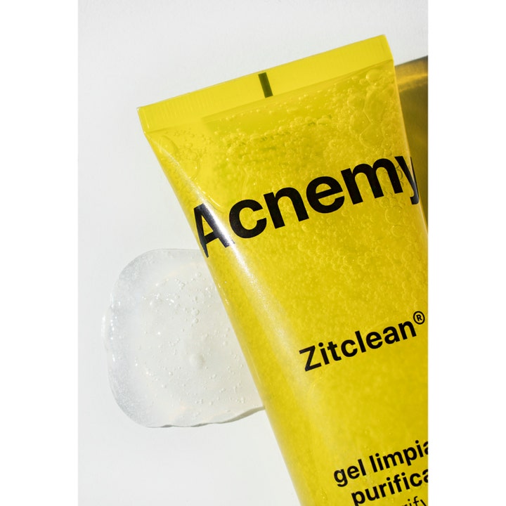 Niche Beauty Lab Acnemy Zitclean 150 ml rensende ansiktsrens viser en klar boblende gel ved siden av gul tube.