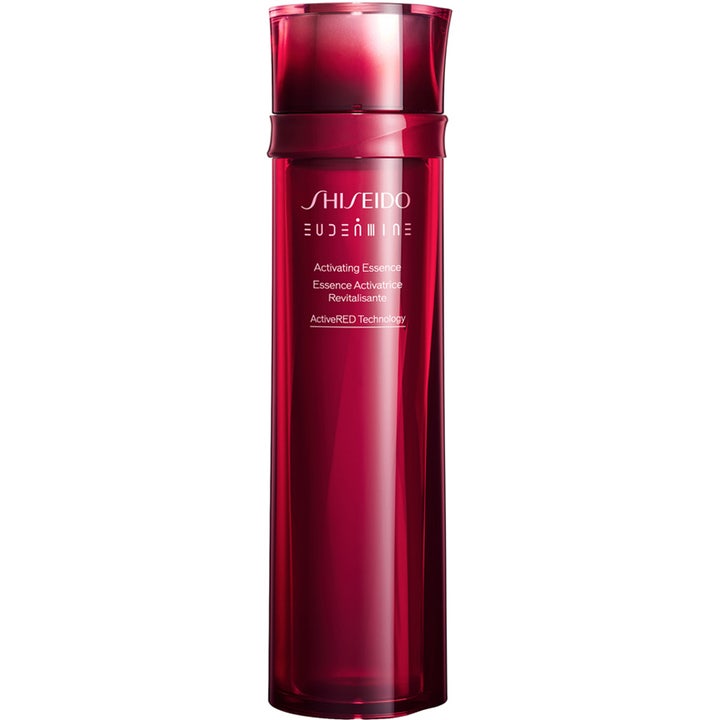Shiseido Eudermine Activating Essence 145 ml revitaliserende ansiktsessens i en slank rubinrød glassflaske