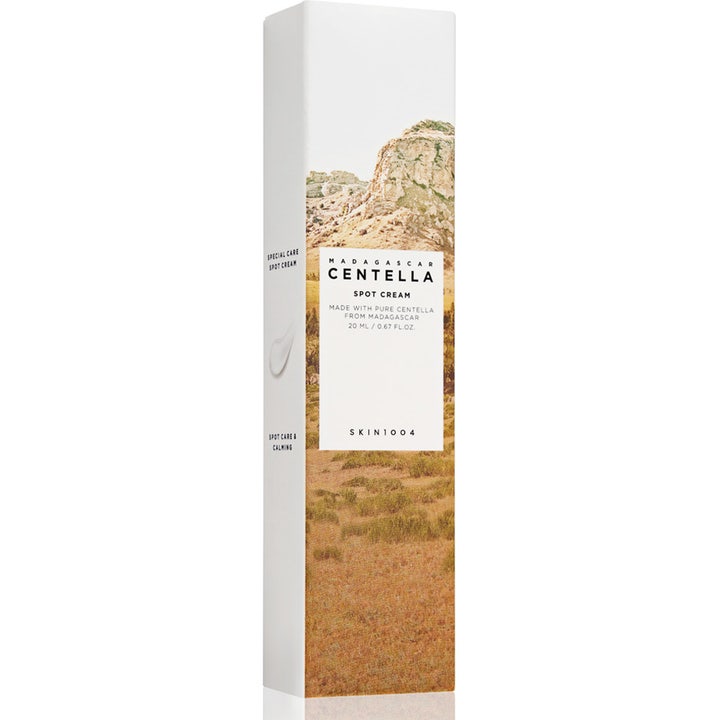 SKIN1004 Madagascar Centella Spot Cream 20 ml beroligende ansiktskrem i hvit eske med vakkert landskapsmotiv.