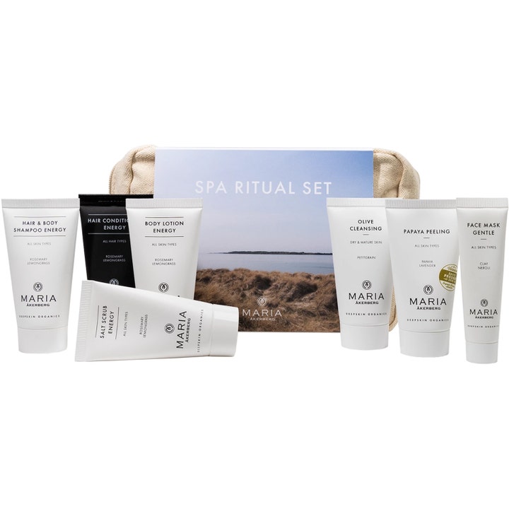 Maria Åkerberg SPA Ritual Kit 195 ml pleiende hudpleiesett med syv tuber i hvit og sort i en beige toalettmappe.