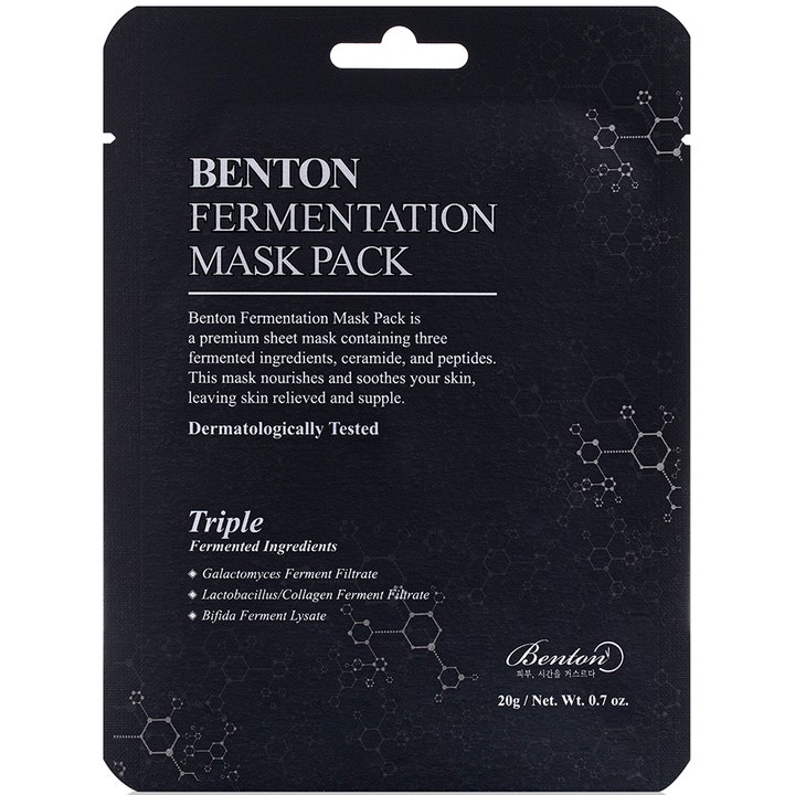 Benton Fermentation Mask Pack 20 g pleiende sheetmaske i svart forpakning med hvite molekylillustrasjoner