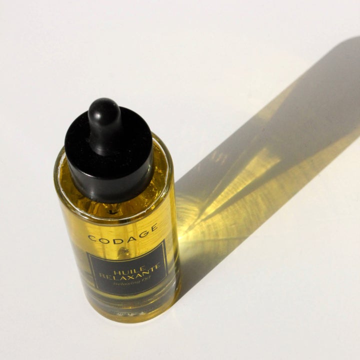 Codage Paris Relaxing Oil 100 ml beroligende kroppsolje i gjennomsiktig glassflaske med gyllen olje og svart pipette.