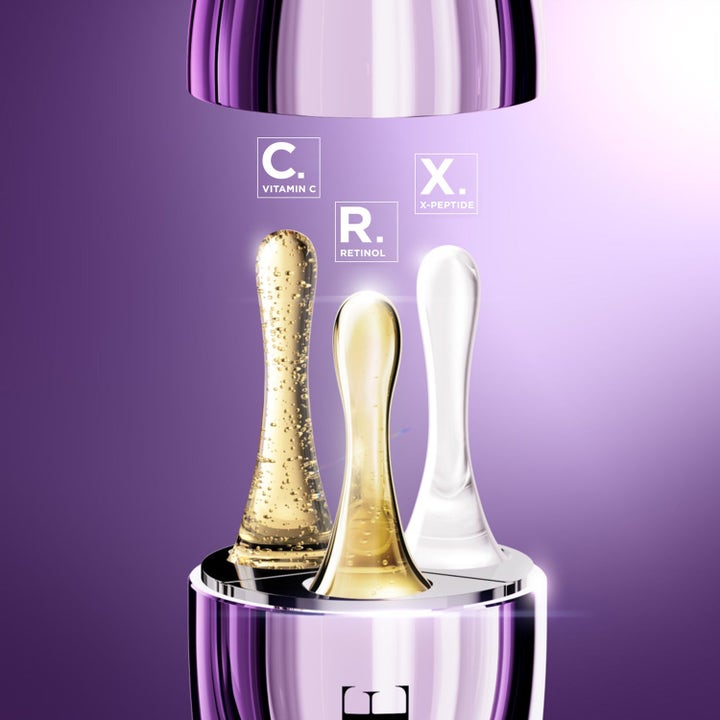 Lancôme Rénergie C.R.x Triple Serum hudpleie viser tre teksturer med vitamin C, retinol og x-peptid i en lilla hylse.
