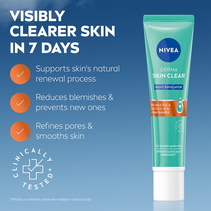 NIVEA Derma Skin Clear Night Exfoliator 40 ml i lysegrønn tube reduserer urenheter med salisylsyre og niacinamid.
