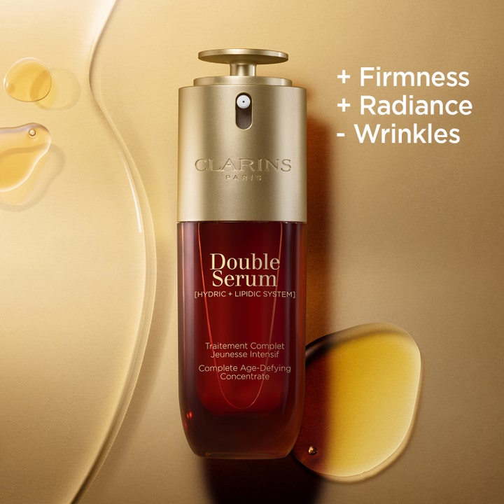 Clarins Double Serum 30 ml ansiktsserum gir fasthet og glød i en gyllen pumpeflaske med flytende tekstur